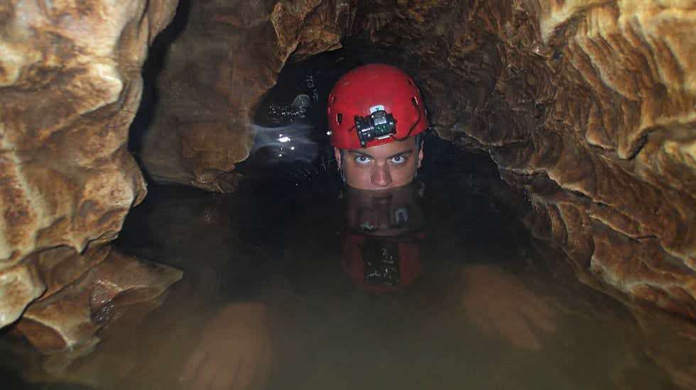 Ich im Wasser der Höhle